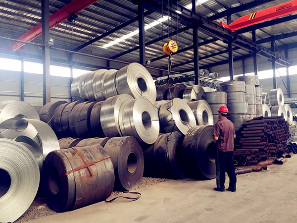 高速公路護(hù)欄板原料-鍍鋅帶區(qū) 高速公路護(hù)欄板原料-鍍鋅帶區(qū)